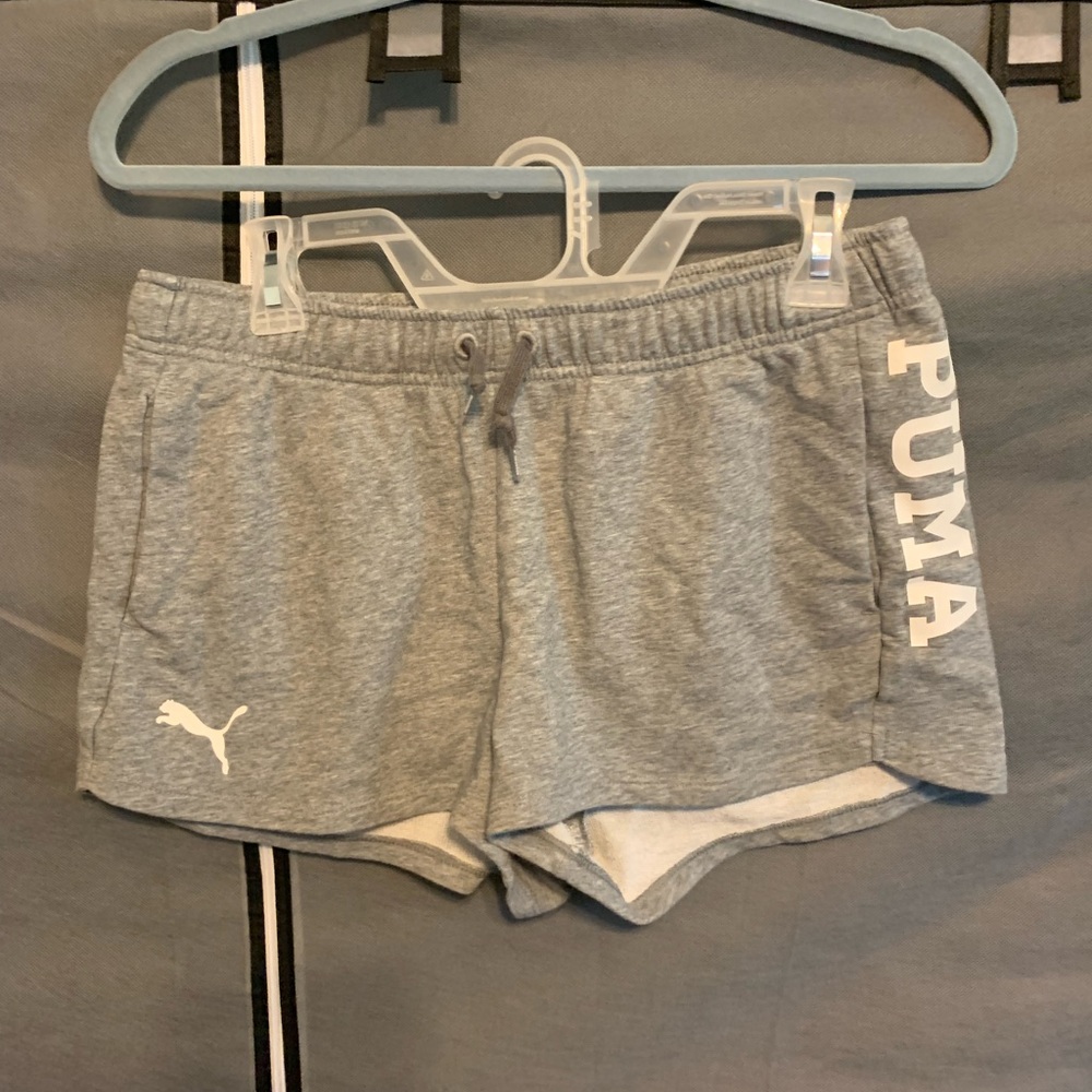 Woman’s Puma Shorts size Medium EUC